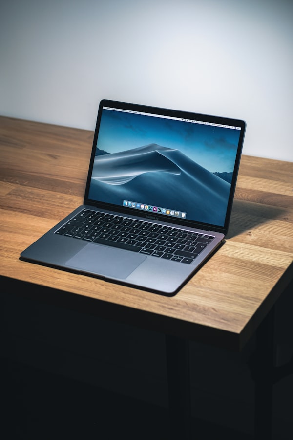 Apple MacBooks & Workstations